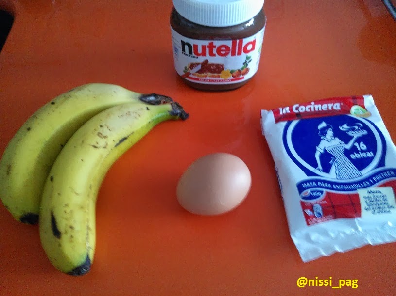 Ingredientes de las medias lunas con plátano y chocolate