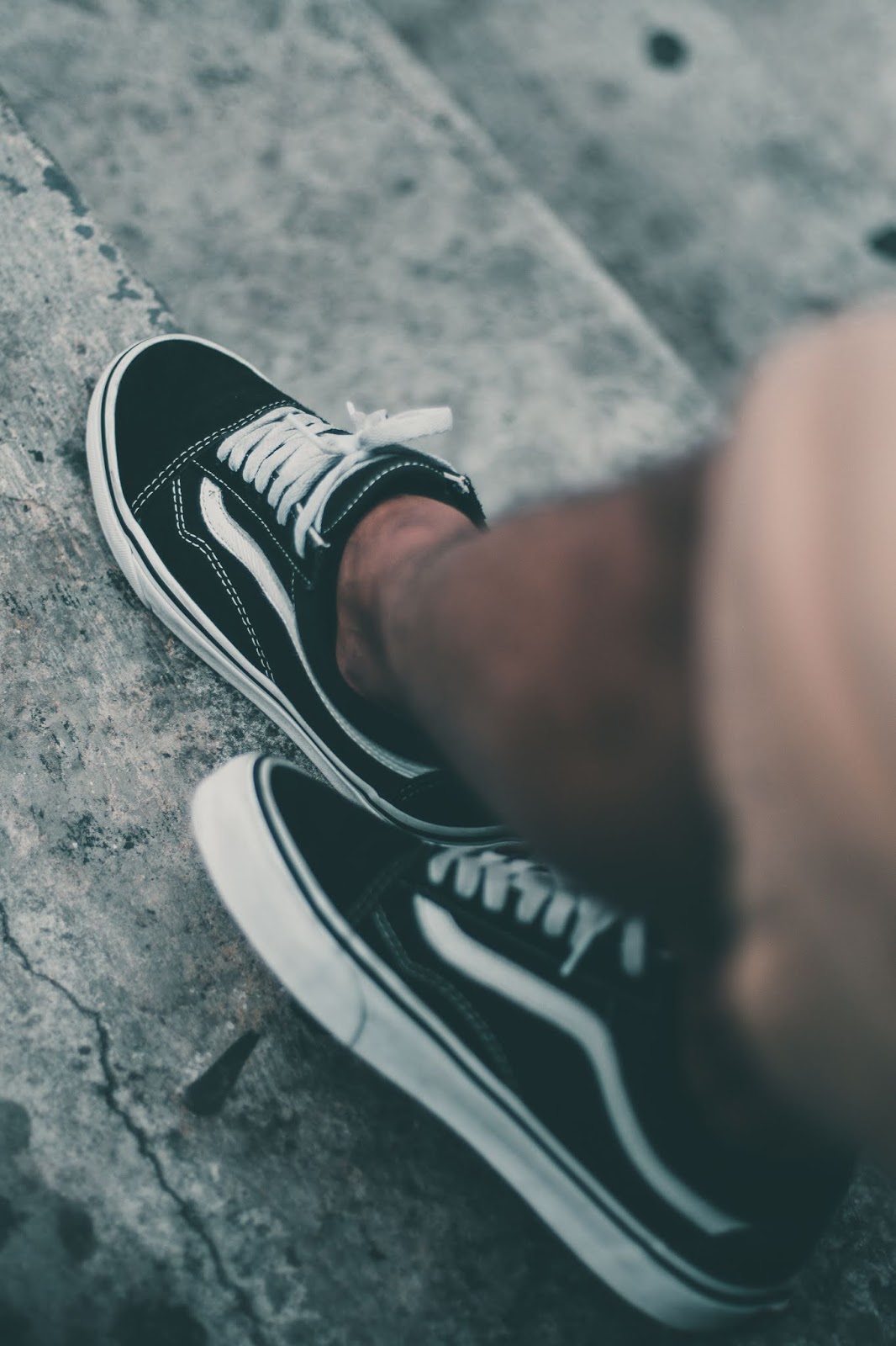 classy sneakers men