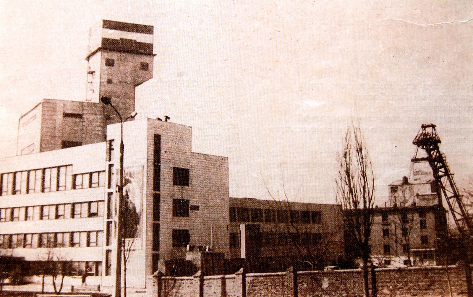 4 2 бис. метилен структурная формула. бис-(2-оксиэтил)анилин. 8 бис шахта. шахта 2 бис горловка.