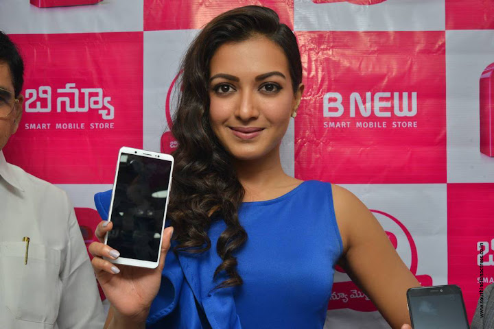 Catherine Tresa launches B New Mobile Store at Eluru