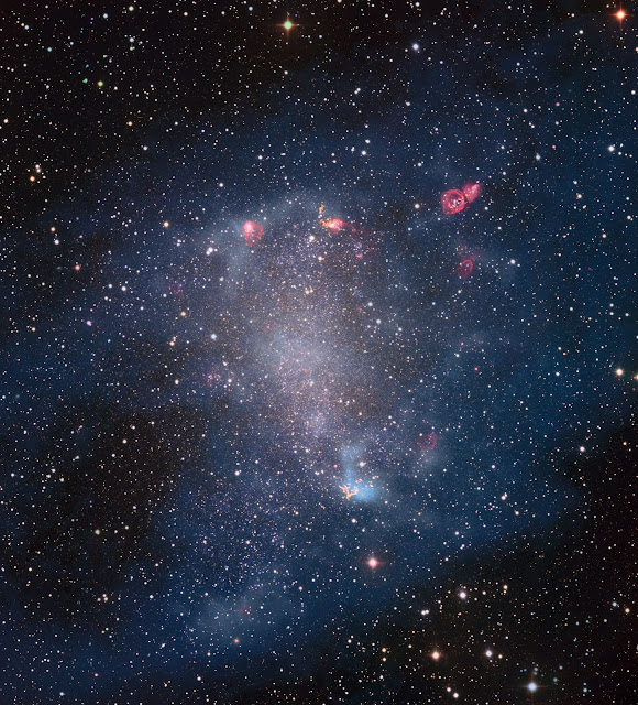 Star forming gas clouds in NGC 6822