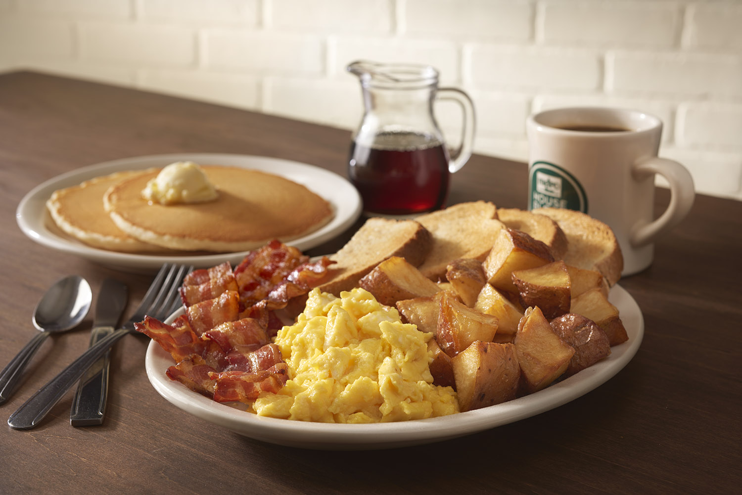 Breakfast us. Американ Брекфаст. Завтрак. Традиционный американский завтрак. Американский завтрак в отеле что это.