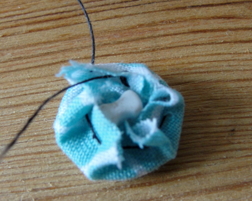 Bettyjoy tutorials: Easy Peasy Covered Buttons