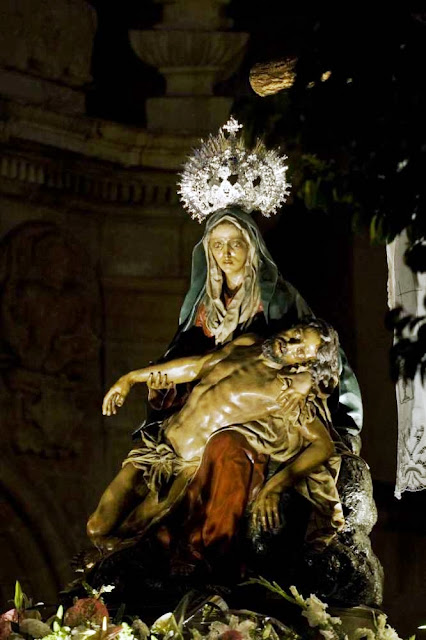 Nuestra Señora de la Piedad. Iglesia de San Martín. Real cofradía de Minerva y Vera Cruz. León. Foto Mauricio Peña.