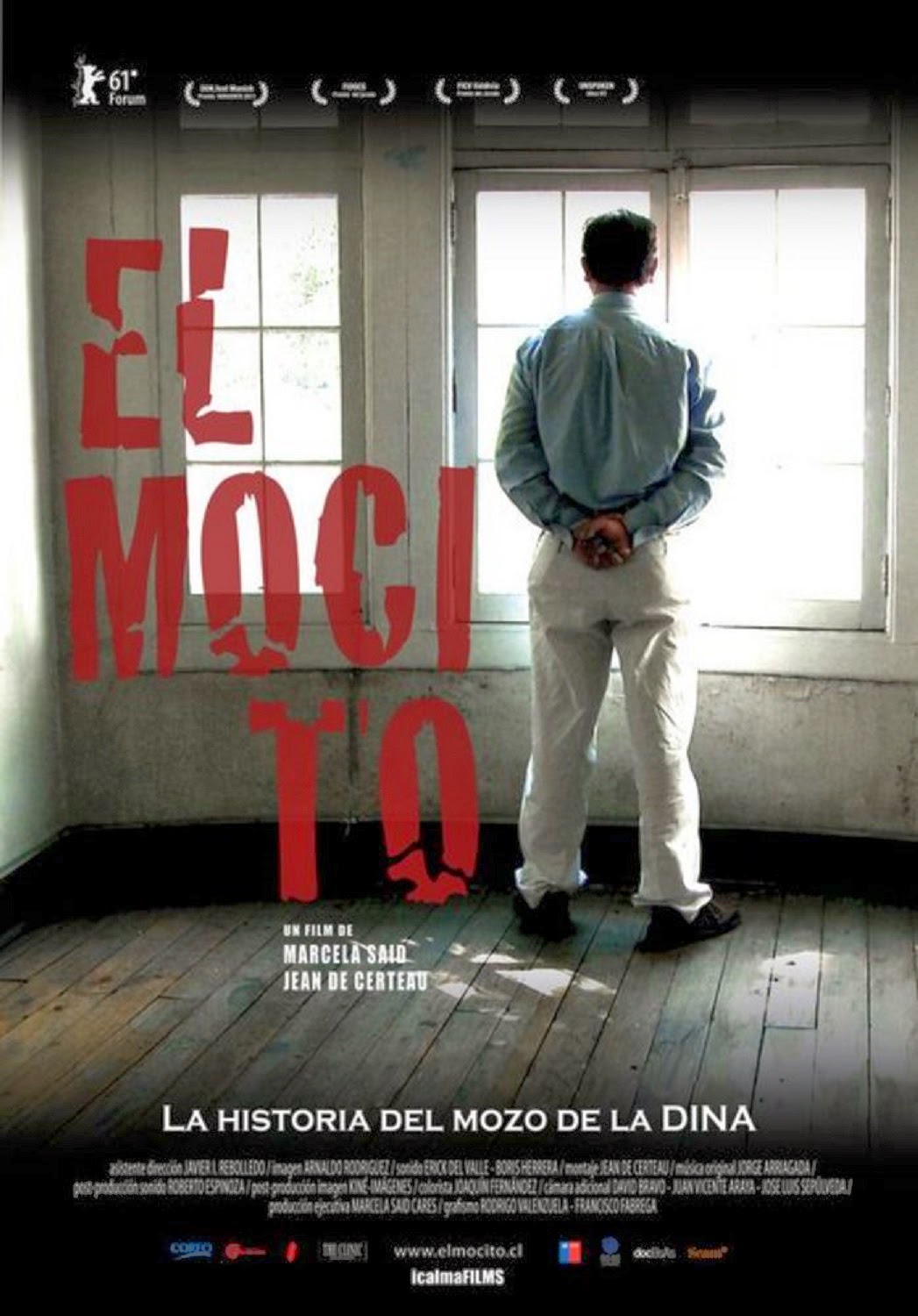 ADOLESCENT, JORGELINO ÉTAIT MOCITO (DOMESTIQUE EN ESPAGNOL) DE LA DINA (DIRECTION GÉNÉRALE DES RENSEIGNEMENTS) GESTAPO DE PINOCHET DANS LES CENTRES DE TORTURE. DÉTRUIT PAR SON PASSÉ, IL DEMANDE À L'ETAT CHILIEN DE L'INDEMNISER POUR L'AVOIR UTILISÉ PENDANT LA DICTATURE. UN PORTRAIT D'HOMME AMBIGUË ET PERDU.