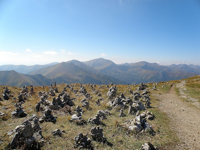 Hiking The Red Peaks in Tatra mountains. Find motivation to leave your couch this spring! P9170634