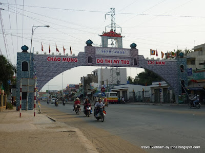 Gate of My Tho at Trung Luong three-way crossroads