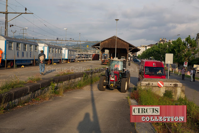 tracteurs et roulottes en gare de Delémont 