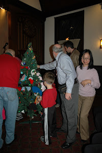 Decorating the Mitten Tree for Children from El Centro del Inmigrante