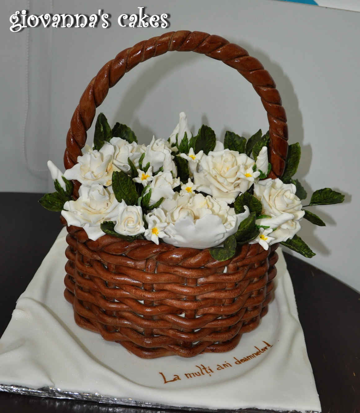 giovanna's cakes White rose flower basket
