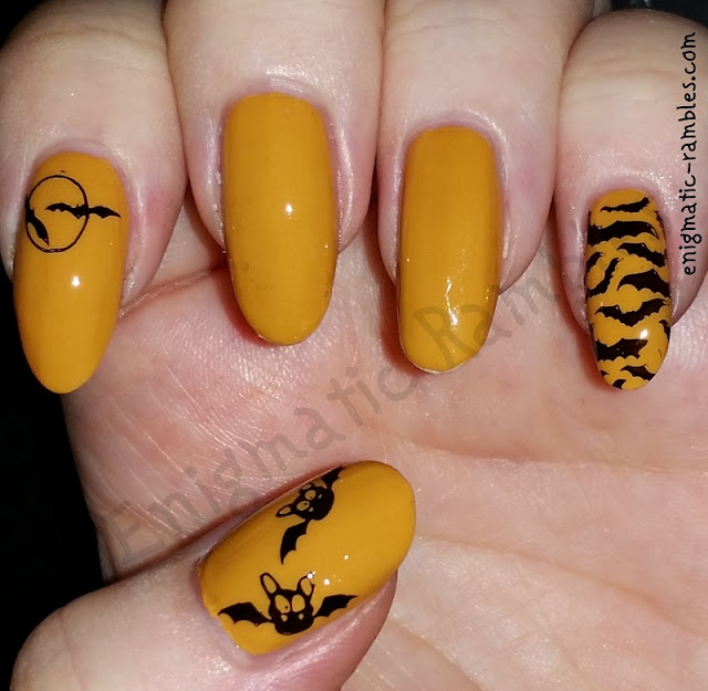 halloween-bat-nails-nail-art