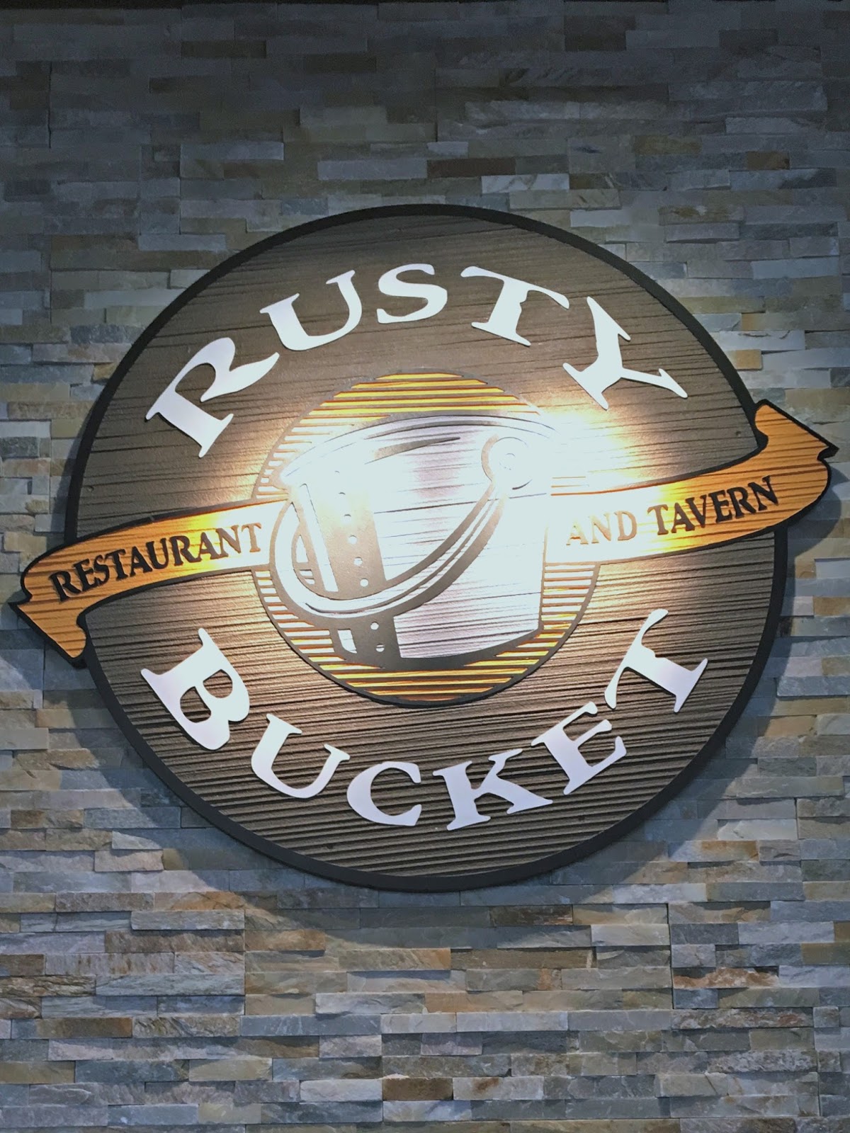The Rusty Bucket Orchard a New Denver Resturant We Got The Funk