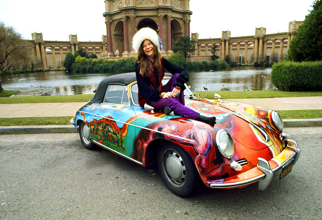 Fascinating Vintage Photographs of Janis Joplin Posing With Her