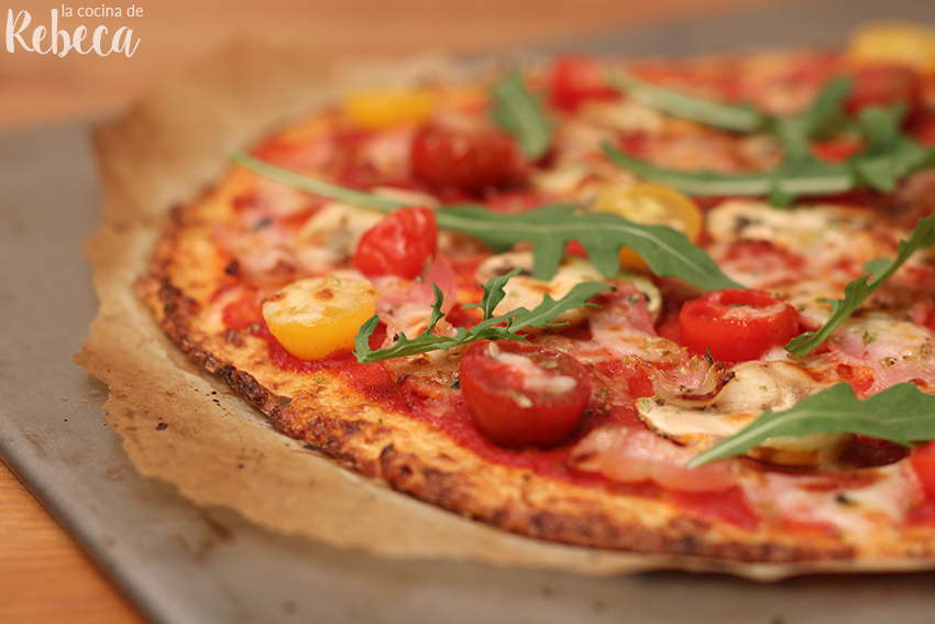 Masa de pizza de coliflor y huevo