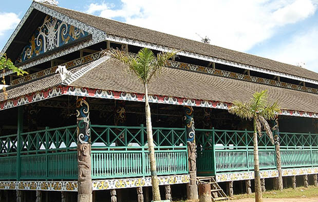 5 RUMAH ADAT DI PULAU KALIMANTAN