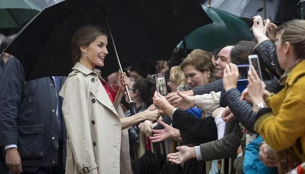 King Felipe and Queen Letizia attended the opening of the 1st incubator of the transfer aerospace technology in La Rinconada. Quuen Letizia wore Burberry coat