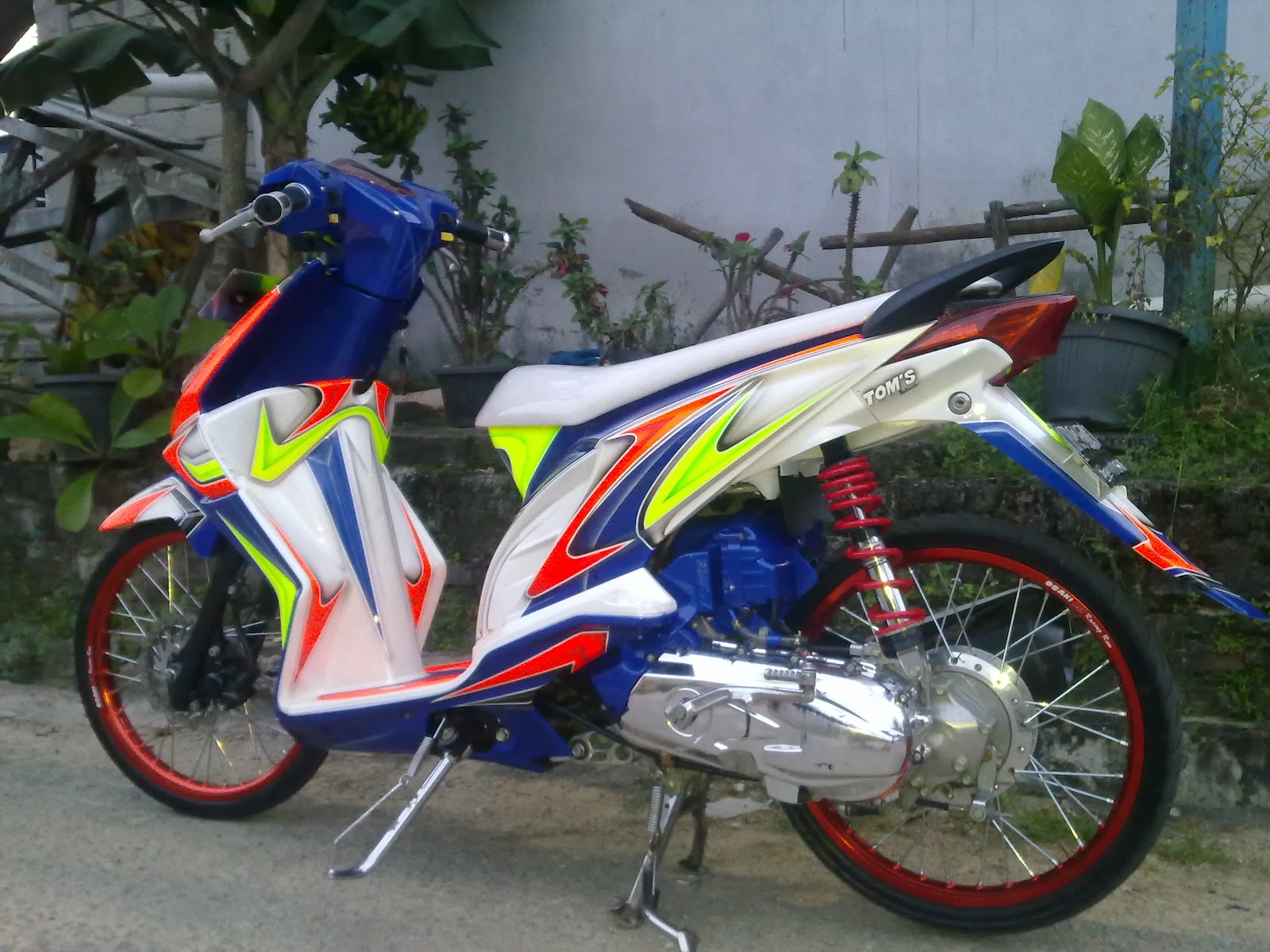 Modifikasi Motor Honda Beat Putih Ternyentrik Jukir Otomotif Modifikasi Motor Honda Beat Putih Ternyentrik Jukir Otomotif