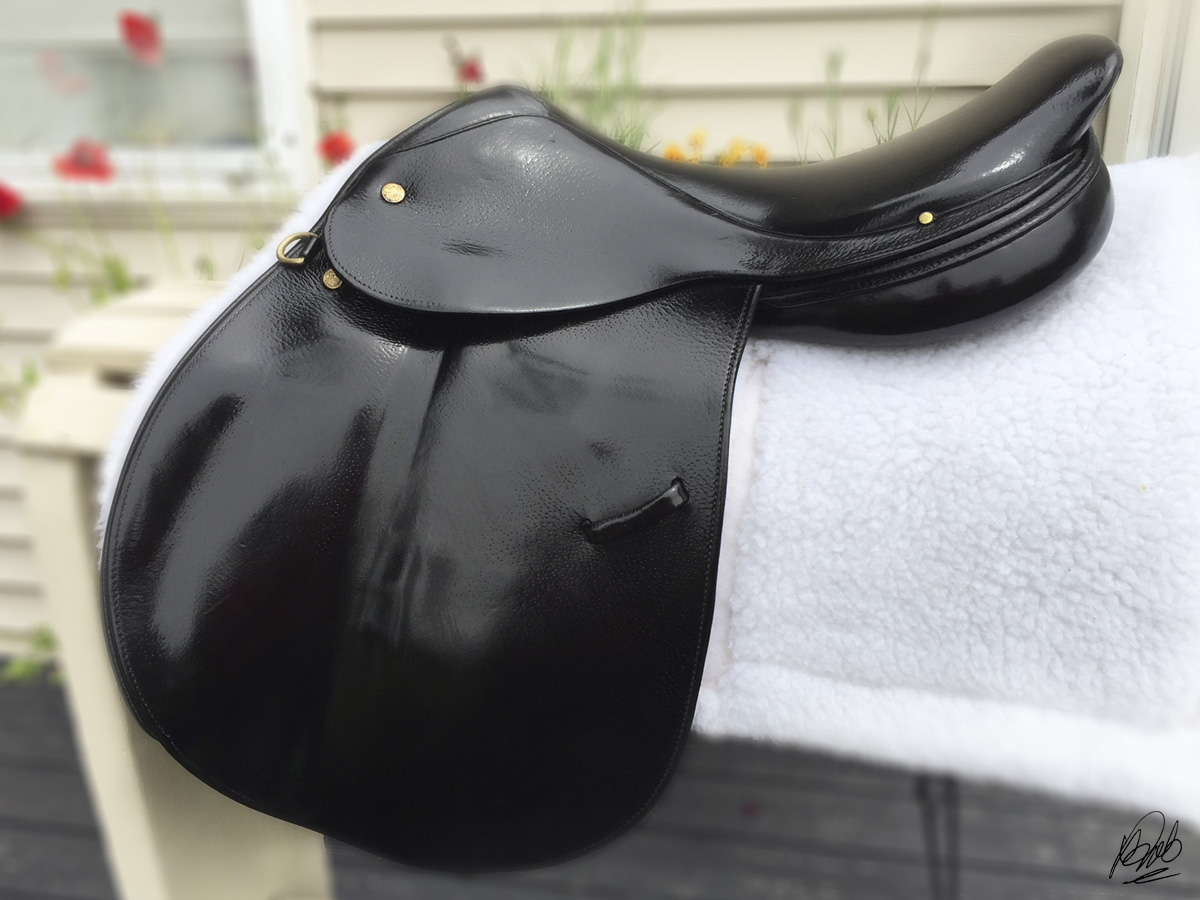 Crosby Equilibrium saddle dyed black