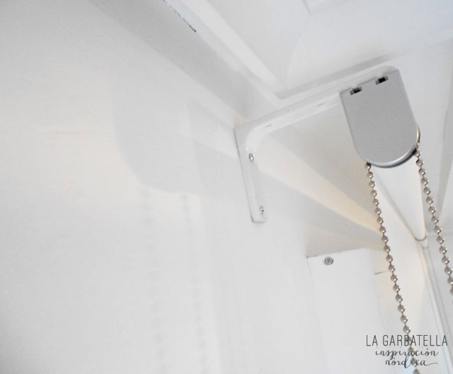 Cómo salvar el cajón de la persiana al colocar estores