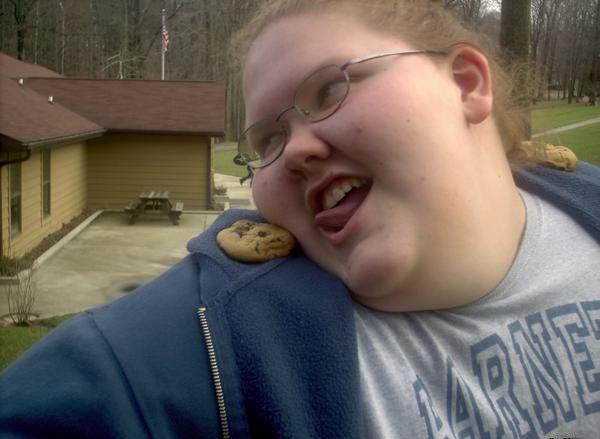 [Image: fat-girl-loves-cookies.jpg]