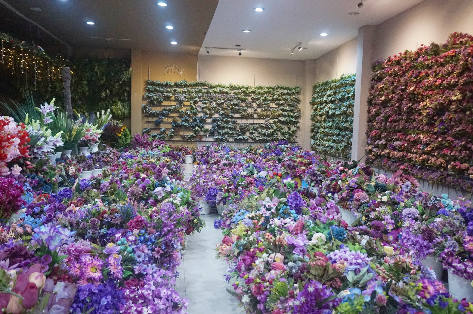 Jolie Jogja Wirobrajan, Tempat Berburu PernakPernik Cantik Di