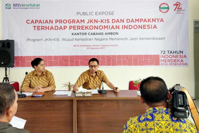 Mahasiswa Politeknik Unpatti Ambon Masuk Peserta BPJS Kesehatan Ambon, Malukupost.com - Kepala Badan Penyelenggara Jaminan sosial kesehatan (BPJS-Kesehatan) Cabang Ambon Rahmad Asri Ritonga mengatakan, sudah ada kesepakatan untuk mahasiswa baru fakultas Politeknik Universitas Pattimura (Unpatti) Ambon masuk menjadi peserta BPJS Kesehatan. "Mudah-mudahan minggu kedua bulan September 2017 kita launching di fakultas tersebut, dengan menghadirkan Brand Ambasador Ade Ray untuk sosialisasi tentang pola hidup sehat," ujarnya pada acara Public Expose Capaian Program JKN-KIS dan Dampaknya terhadap Perekonomian Indonesia yang berlangsung di Ambon, Selasa (22/8).