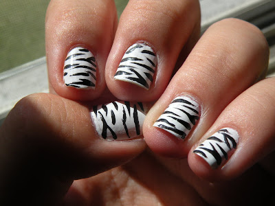 Laura's Nail Art: animal print nails.