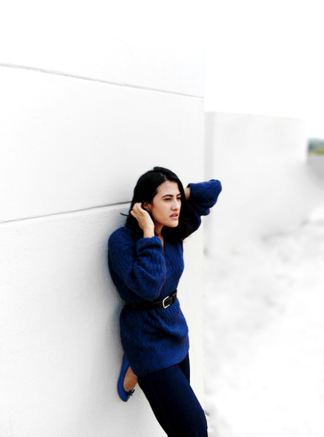 SHADE OF BLUE | STYLE PANORAMA: FASHION AND ILLUSTRATION BLOG FROM DHEERA JOSHI vintage navy blue sweater