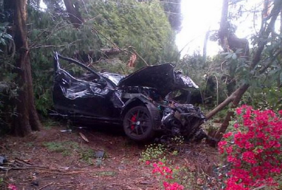 Mercedes-Crash-2.jpg