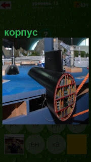   модель корпуса подводной лодки в разрезе
