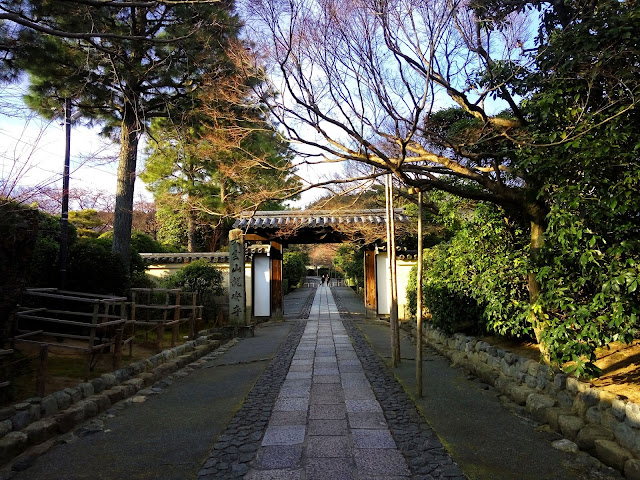 backpacking, backpacking murah, jalan-jalan, travelling, flashpacking, jepang, kyoto, arashiyama, ninnaji temple, ryoanji temple, kinkakuji temple
