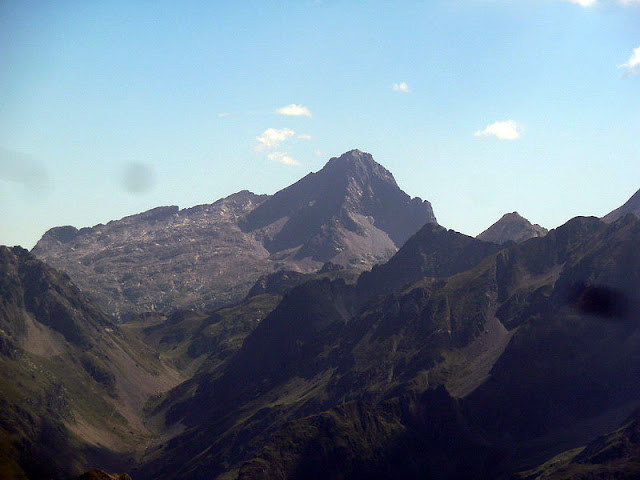 PICO DE LA CANAL ROYA, PEÑA BLANCA, PIC D'ANEOU Y CUYALARET  P1150129_resize