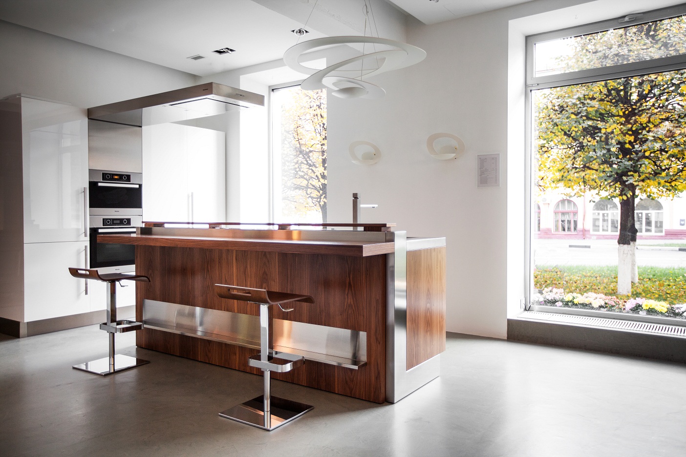 кухня с выдвижной барной стойкой