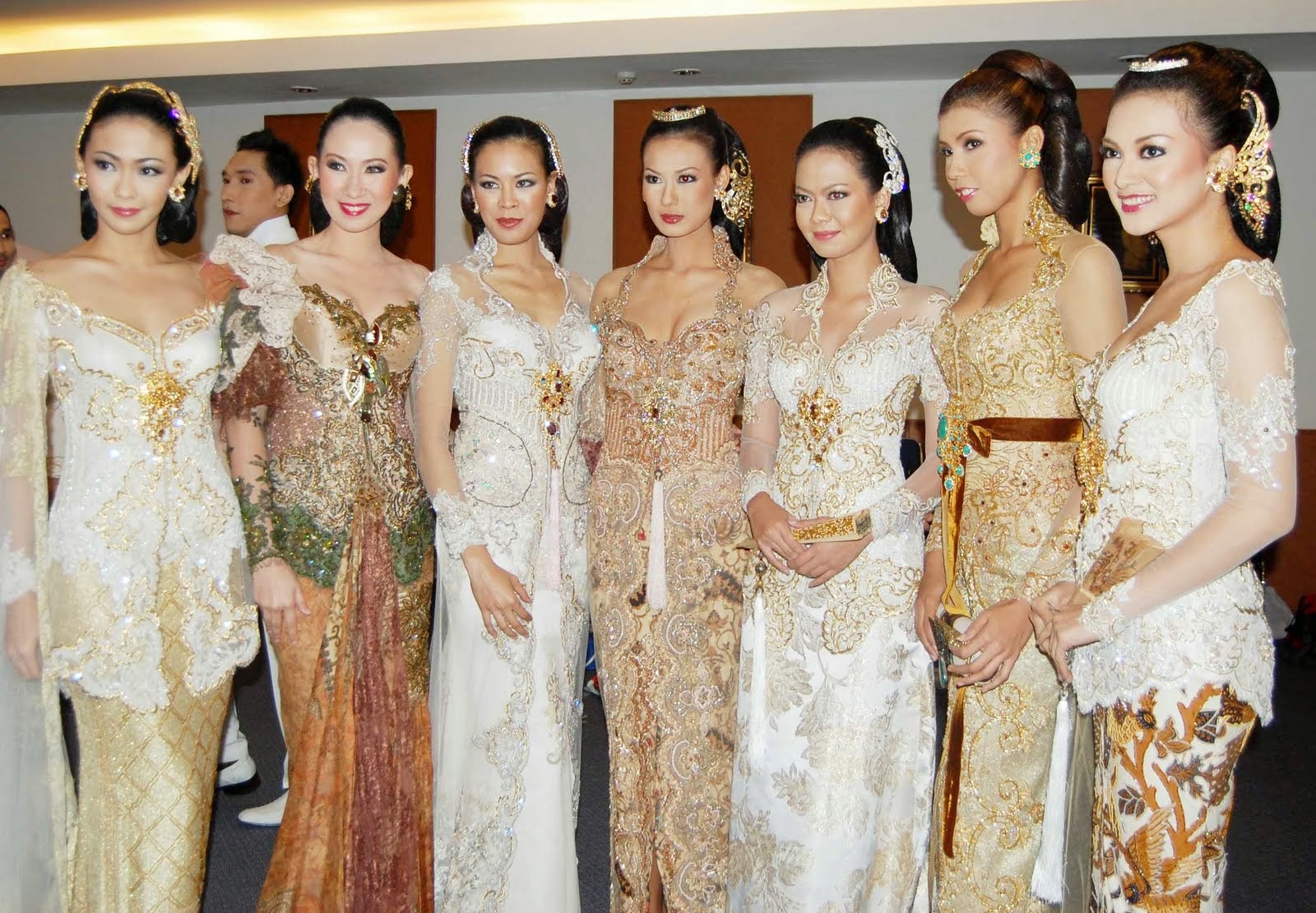 model kebaya adat karo 