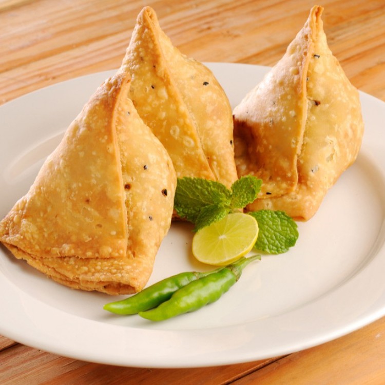 طبق اليوم بالصور طريقة عمل عجينة السمبوسة بالفرن