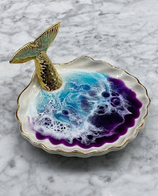 05-Soap-Dish-Rivka-Wilkins-Realistic-Ocean-Resin-Paintings-www-designstack-co