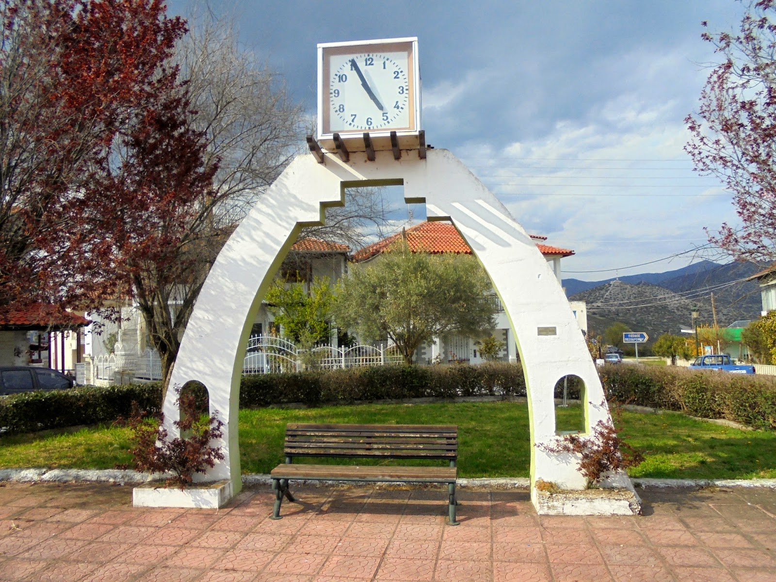 το Ρολόι στην κεντρική πλατεία της Νεράιδας Κοζάνης