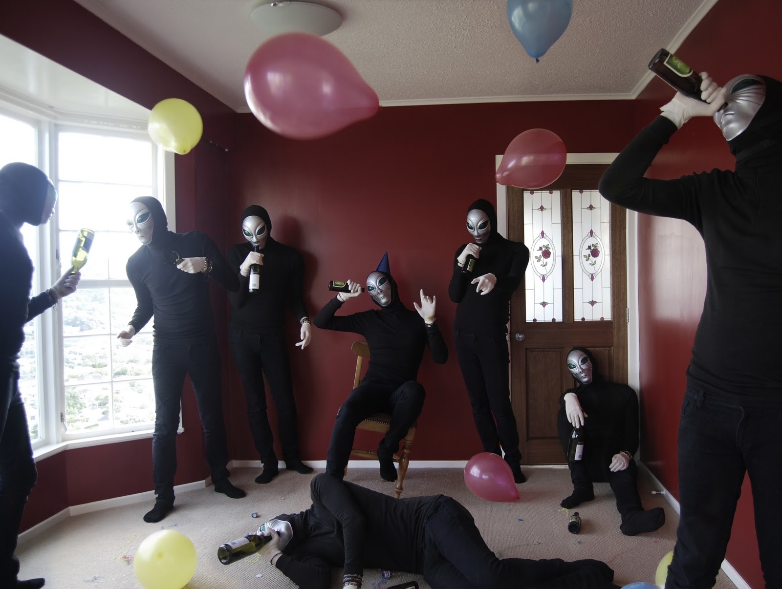 празднование сток фото. группа девушек с бокалами новый год. Alien celebrate new year party прохождение. новогодняя вечеринка. шампанское рикардо.