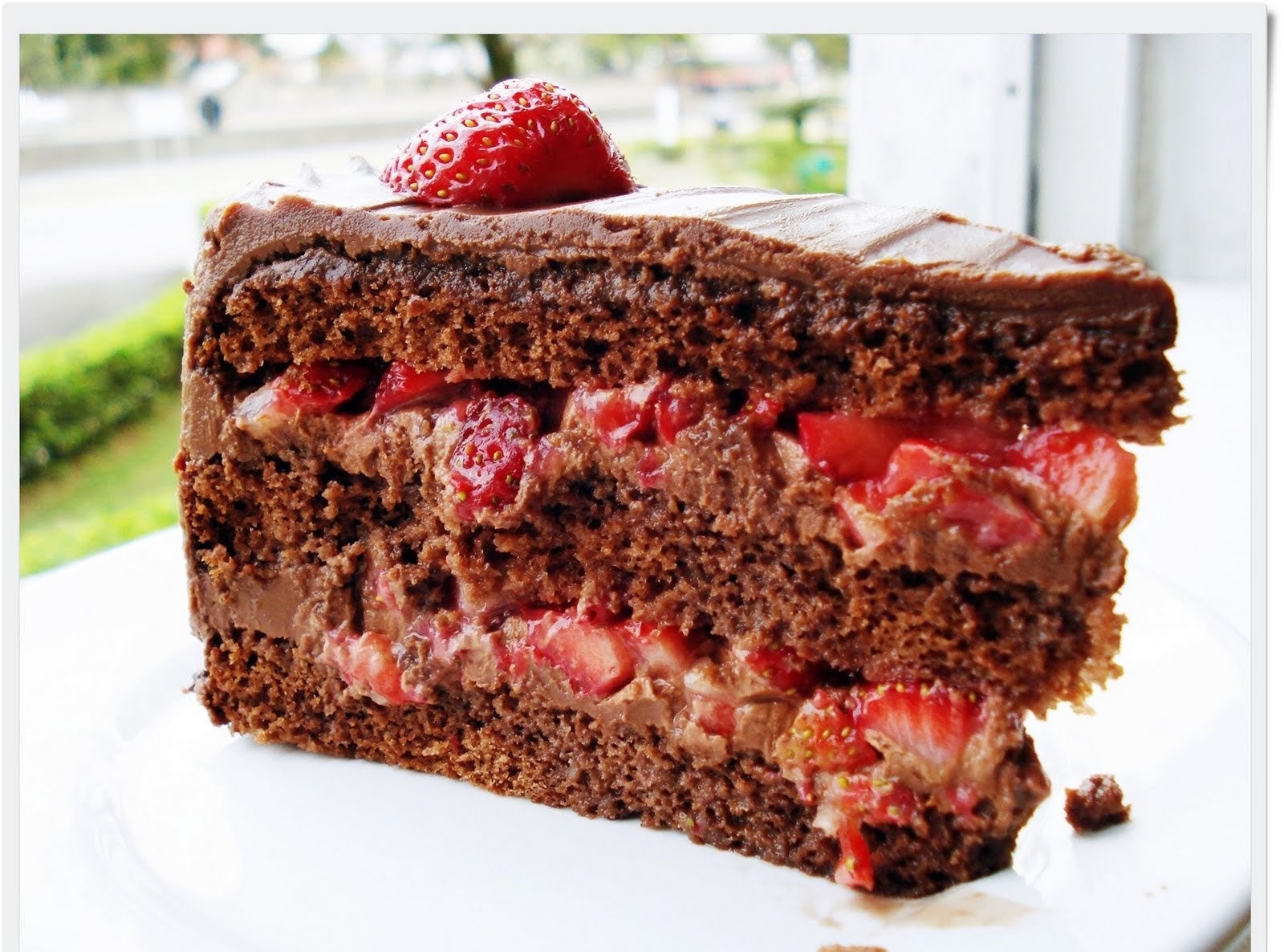 Receitas Bom Apetite: Bolo de Chocolate com Recheio de Morango
