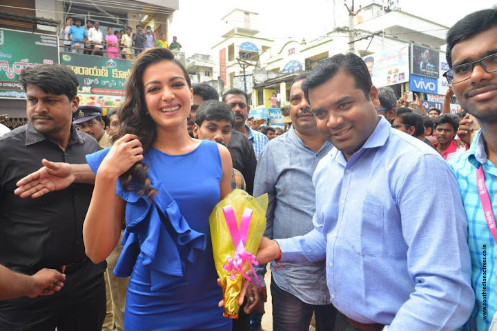 Catherine Tresa launches B New Mobile Store at Eluru