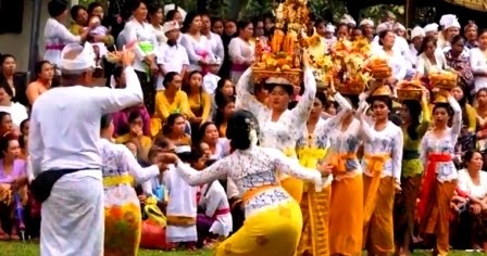 Seni Tari Jenis Tari Menurut Fungsinya Ilmucerdasku