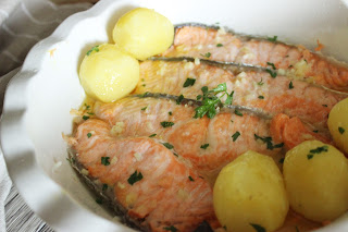 SALMÓN AL HORNO CON SALSA DE NARANJA