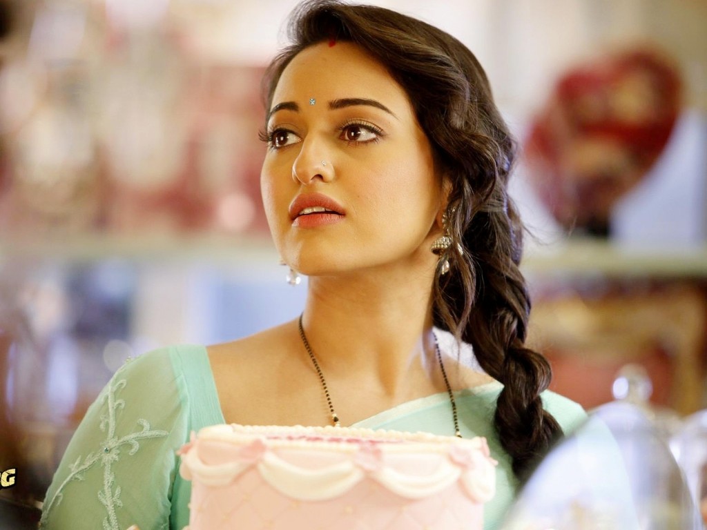 Sonakshi Sinha Rare And Beautiful Hd Wallpaper Collection ~ Facts N 