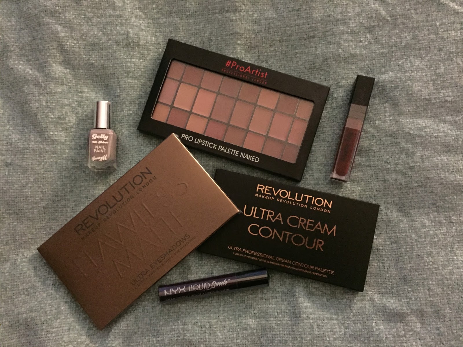 Make Up Revloution Flawless Mattes Palette Review and Swatches
