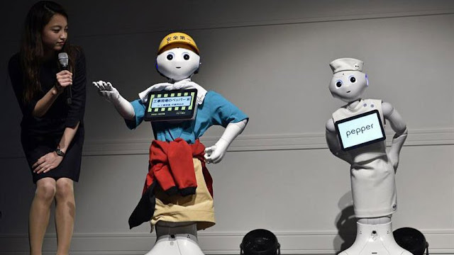 El robot Pepper se sube a la pasarela en Tokio