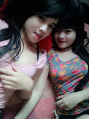 Bursa Cerita Sex: Kurenggut Perawan Desi dan Mega Bursa Cerita Sex: Kurenggut Perawan Desi dan Mega