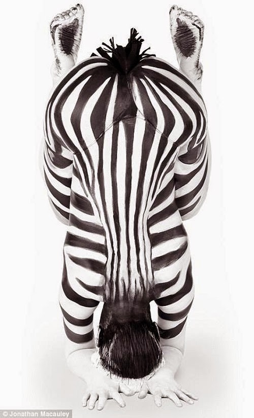 08-Zebra-Emma-Fay-You-as-a-Canvas-in-Body-Painting-www-designstack-co