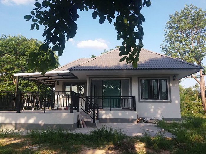These houses consist of 1 bedroom, 1 bathroom, kitchen and a living room. The construction budget of 800,000 Baht below (25,000 USD). These are suitable for small family living.