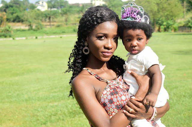 KAYLA'S FIRST BIRTHDAY (BEE THEMED BIRTHDAY PARTY) 14