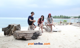 pasir Pantai Perawan wisata Pulau Pari